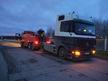 Особенности буксировки грузовых машин и автобусов за заднюю ось