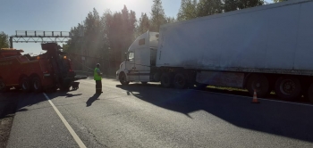 Невнимательный водитель и плохое дорожное покрытие