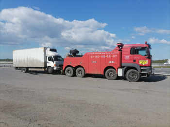 Буксир спешит на помощь