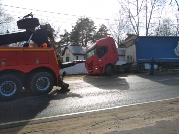 Последствия невнимательности водителя грузового автомобиля