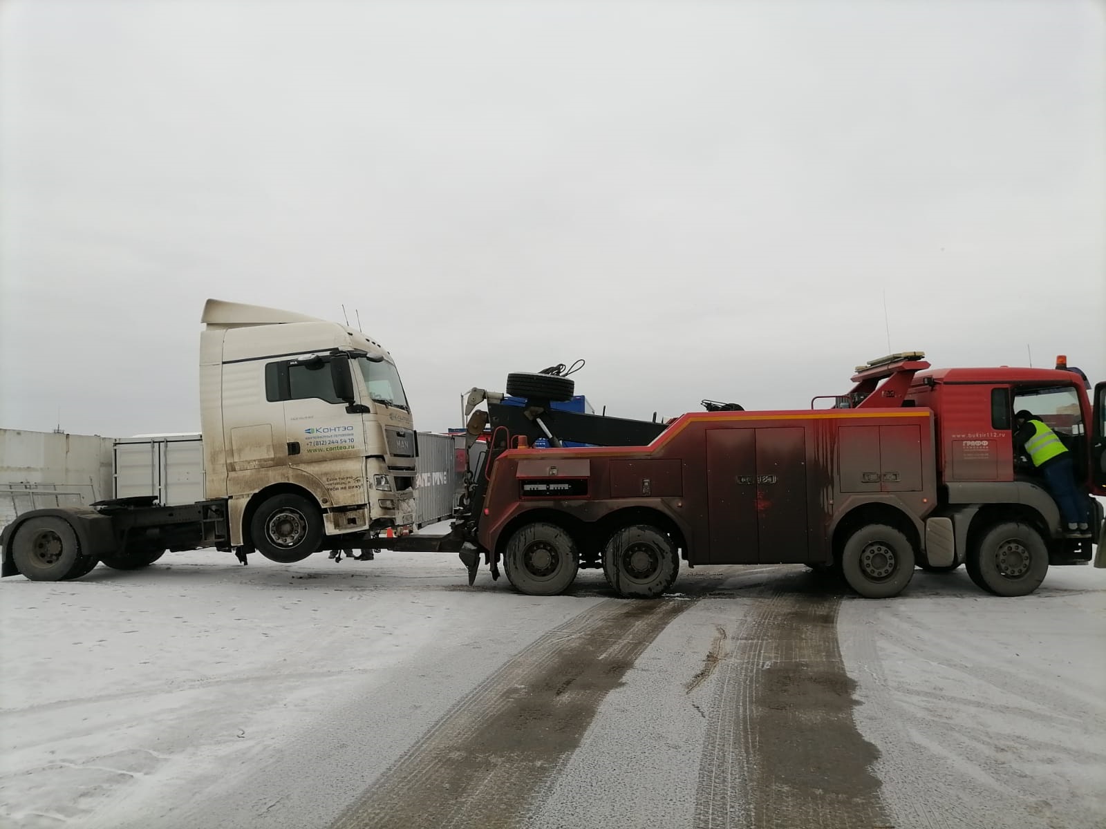 Буксировка водительской кабины MAN