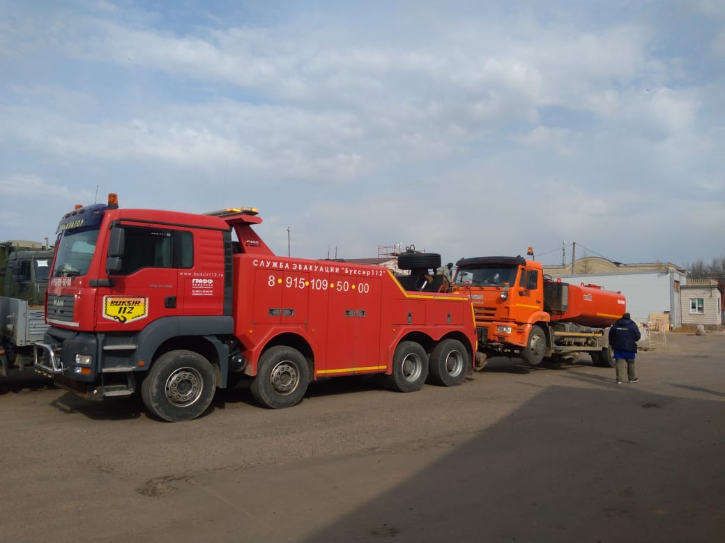 Поливальная машина сломалась во время муниципальных работ